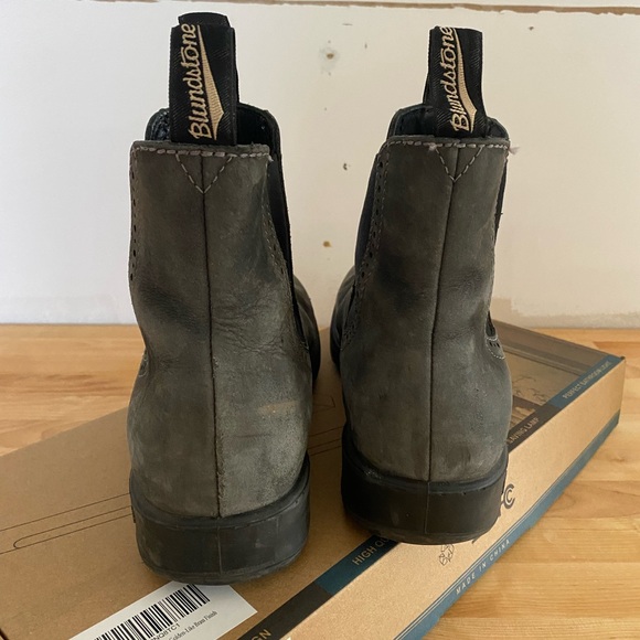 Women’s Blundstone Boots. Grey color. Women’s US size 11. - Picture 4 of 9